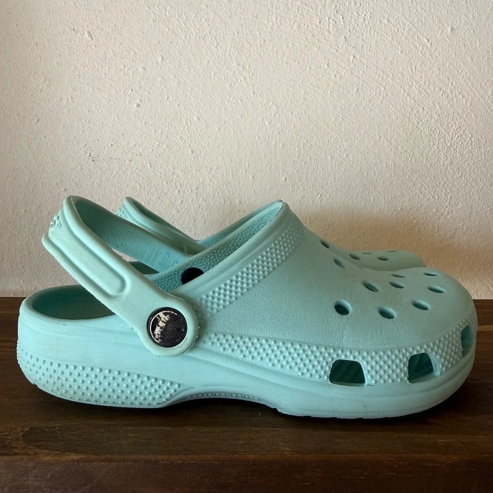 Crocs Classic Clog Mint Green Aqua Size J2 Kids Youth Slip On Shoes